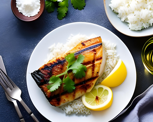 Grilled fish with white rice and zucchini