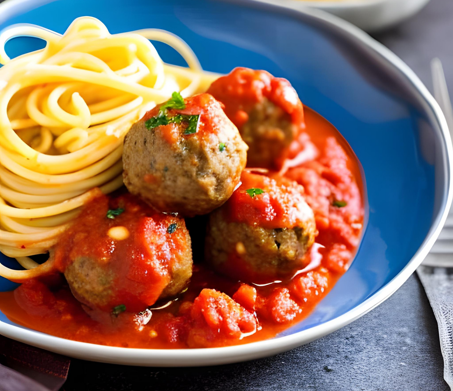 Meatballs Spaghetti with Dinner Roll