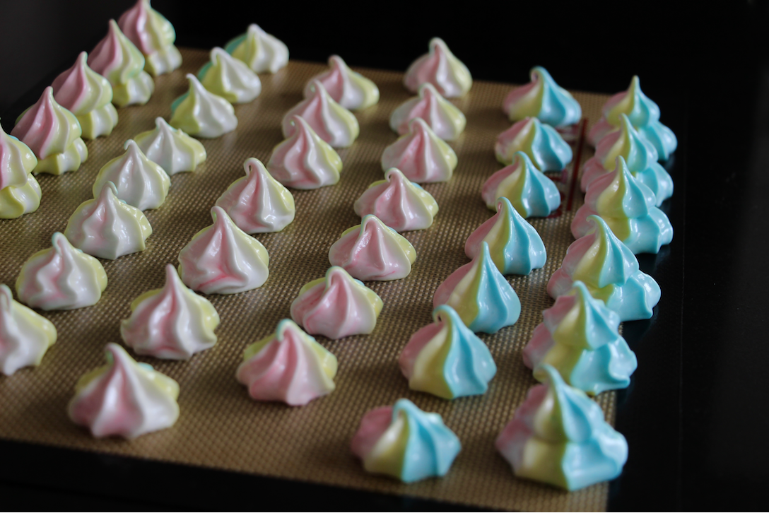 Meringues multicolore